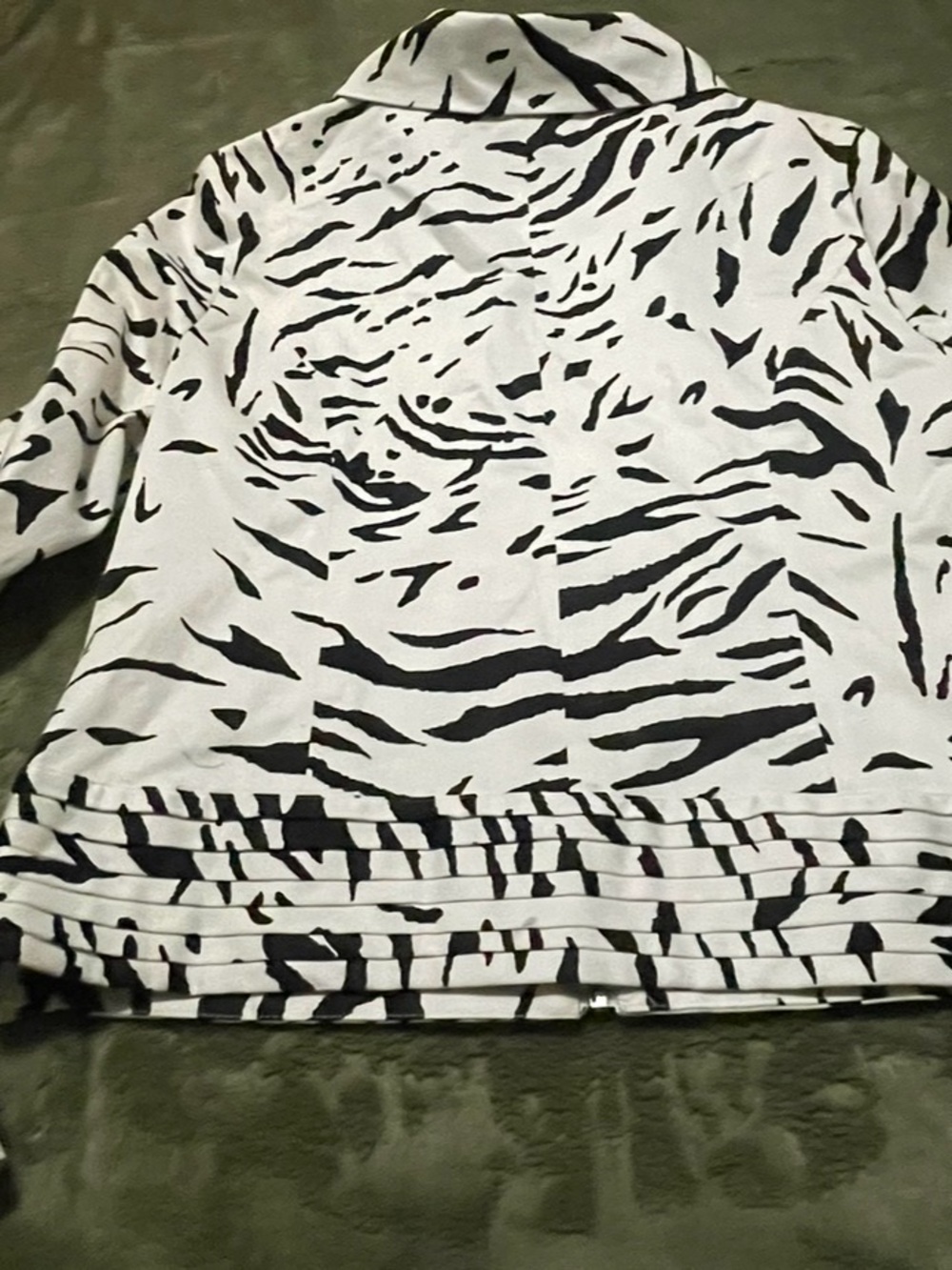 SAOPAULO Black and White Animal Print Jacket (8) and Pants (4)